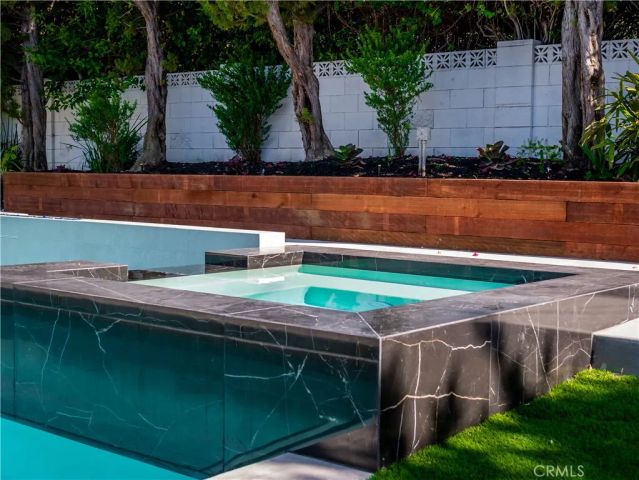 24320 Bessemer, Woodland Hills, CA 91367
