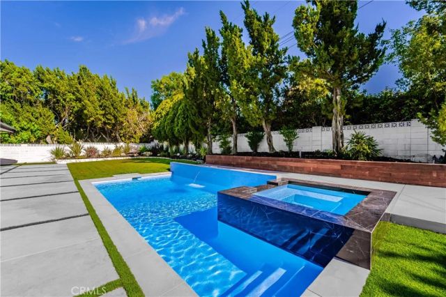 24320 Bessemer, Woodland Hills, CA 91367