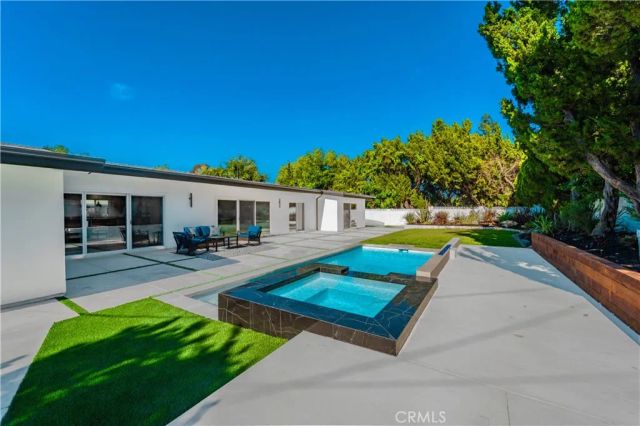 24320 Bessemer, Woodland Hills, CA 91367