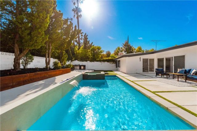 24320 Bessemer, Woodland Hills, CA 91367