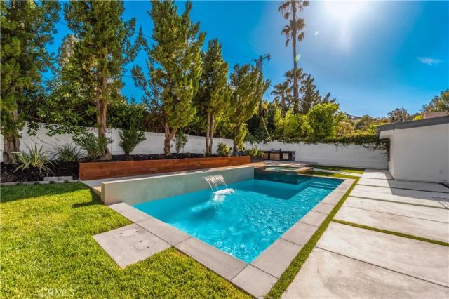 24320 Bessemer, Woodland Hills, CA 91367