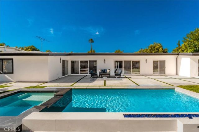 24320 Bessemer, Woodland Hills, CA 91367