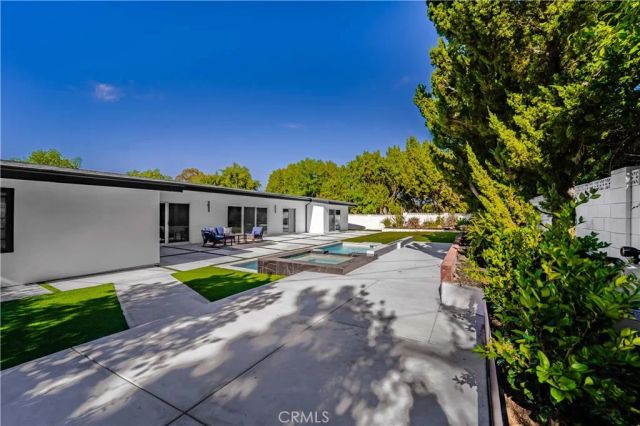 24320 Bessemer, Woodland Hills, CA 91367