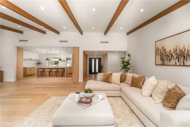 24320 Bessemer, Woodland Hills, CA 91367