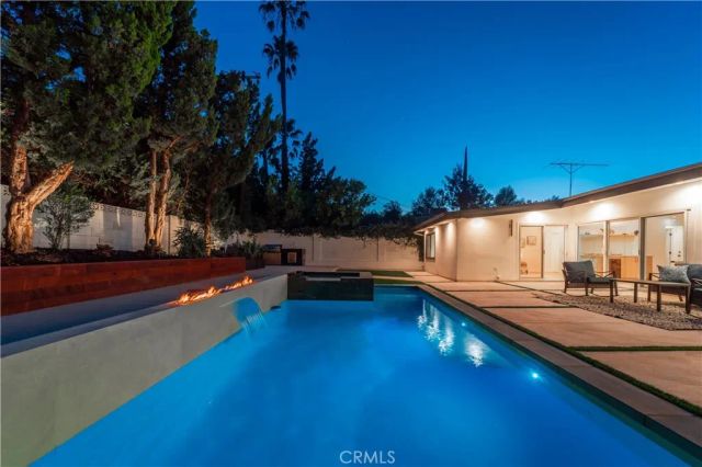 24320 Bessemer, Woodland Hills, CA 91367