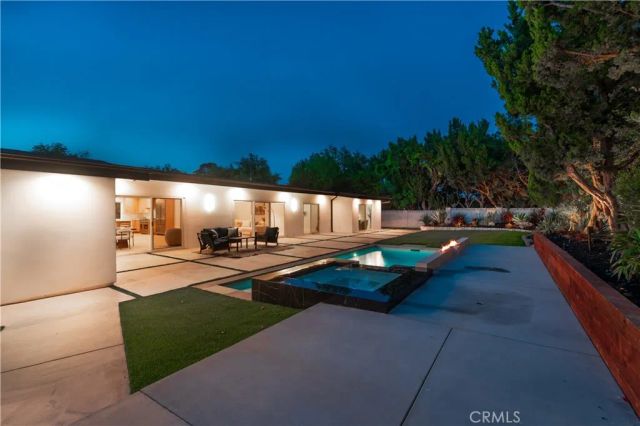 24320 Bessemer, Woodland Hills, CA 91367