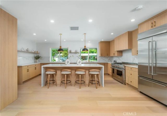 24320 Bessemer, Woodland Hills, CA 91367