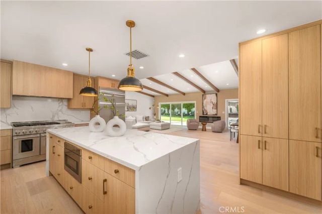 24320 Bessemer, Woodland Hills, CA 91367