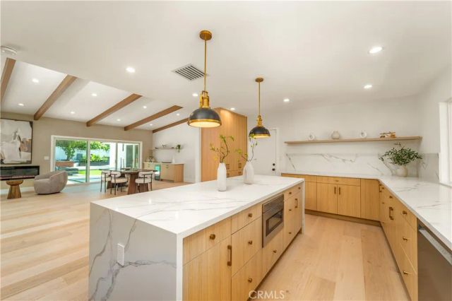 24320 Bessemer, Woodland Hills, CA 91367