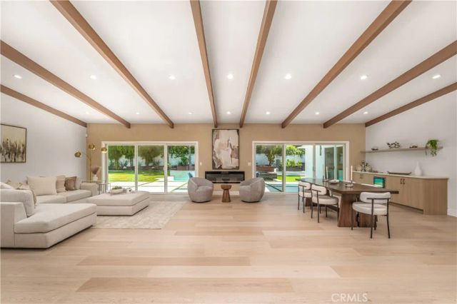 24320 Bessemer, Woodland Hills, CA 91367