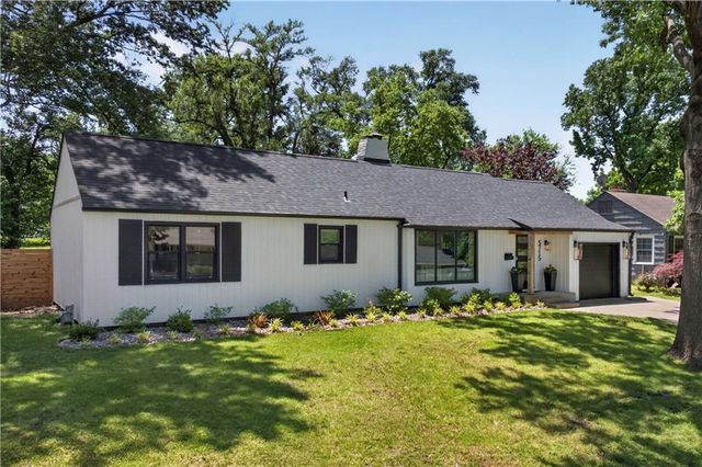 5715 W 78th Terrace, Prairie Village, KS 66208