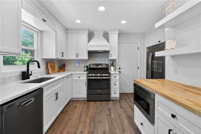5715 W 78th Terrace, Prairie Village, KS 66208