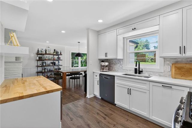 5715 W 78th Terrace, Prairie Village, KS 66208