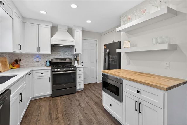 5715 W 78th Terrace, Prairie Village, KS 66208
