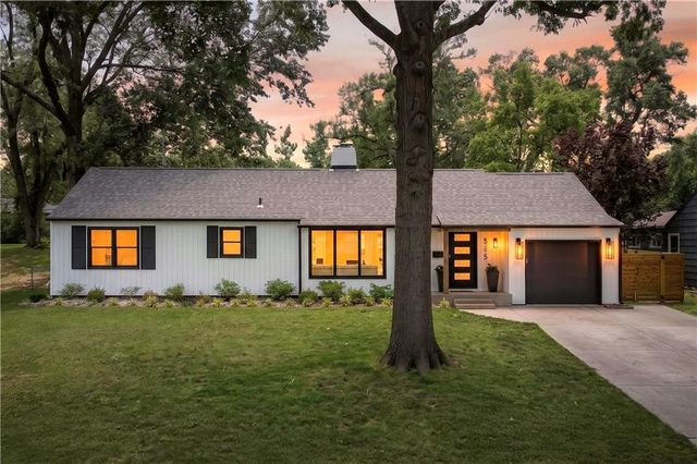 5715 W 78th Terrace, Prairie Village, KS 66208