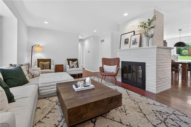 5715 W 78th Terrace, Prairie Village, KS 66208