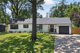 5715 W 78th Terrace, Prairie Village, KS 66208