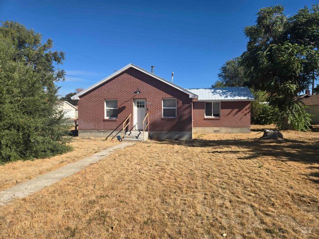1110 Colorado St, Gooding, ID 83330 property photo