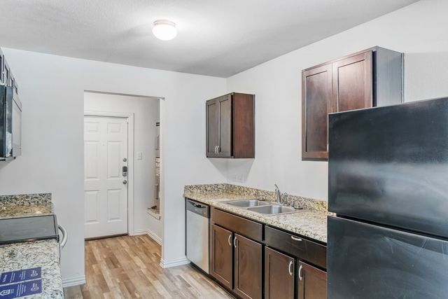602 N Taylor Street, Gainesville, TX 76240
