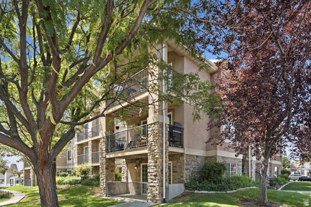 1249 W CAMBRIA WAY #L-104, Pleasant Grove, UT 84062 — exterior