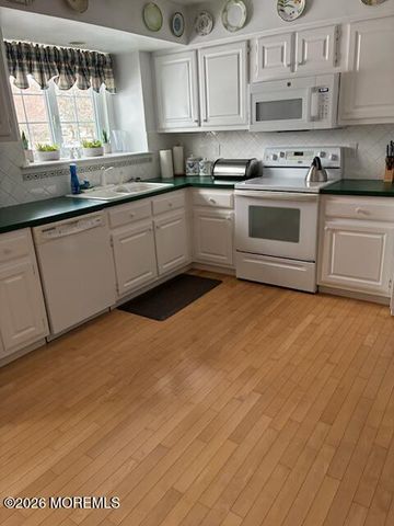 16 Cherry Court, Spring Lake Heights, NJ 07762