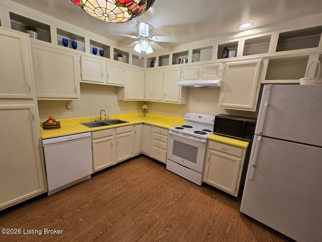 5800 Coach Gate Wynde APT 273, Louisville, KY 40207