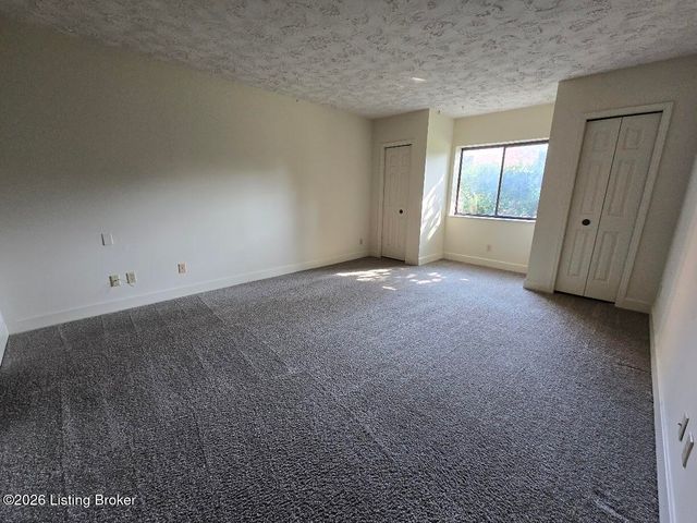 5800 Coach Gate Wynde APT 273, Louisville, KY 40207