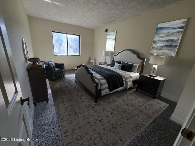 5800 Coach Gate Wynde APT 273, Louisville, KY 40207
