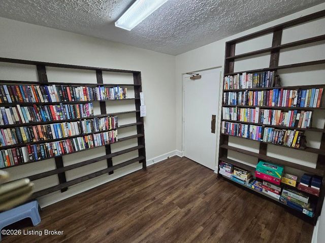 5800 Coach Gate Wynde APT 273, Louisville, KY 40207