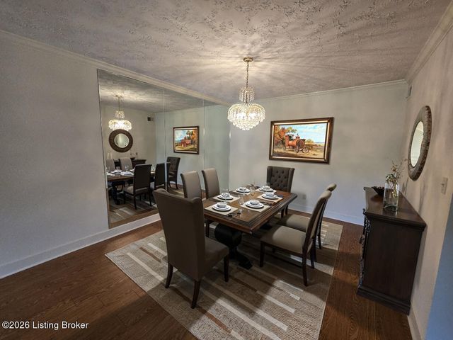 5800 Coach Gate Wynde APT 273, Louisville, KY 40207