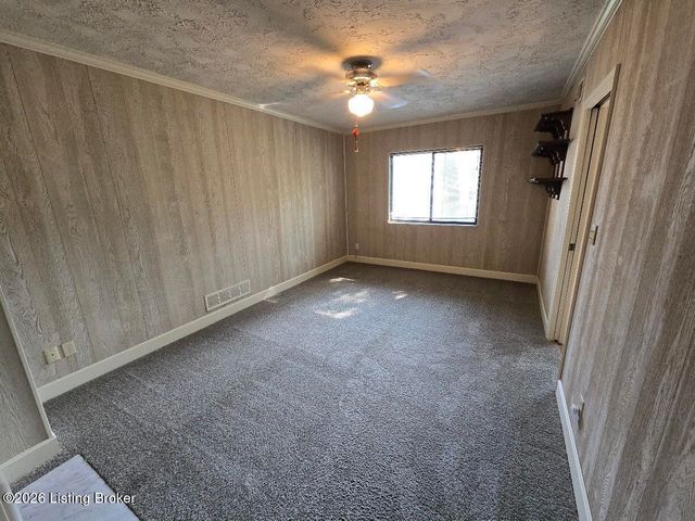 5800 Coach Gate Wynde APT 273, Louisville, KY 40207