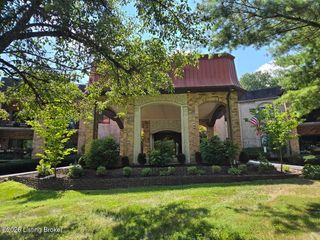5800 Coach Gate Wynde APT 273, Louisville, KY 40207