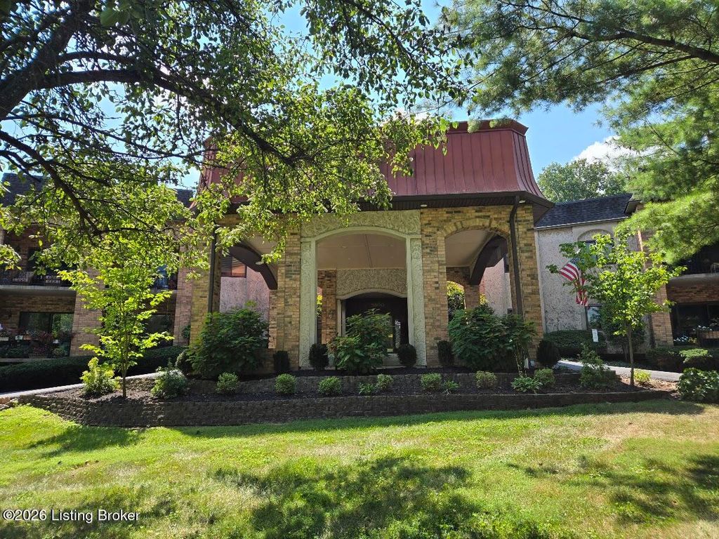 5800 Coach Gate Wynde APT 273, Louisville, KY 40207