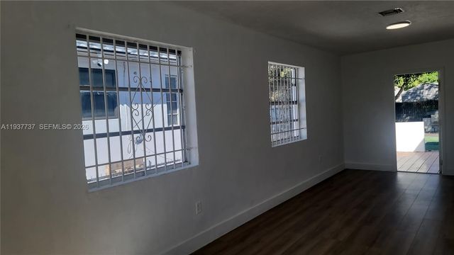 2951 NW 49th St, Miami, FL 33142