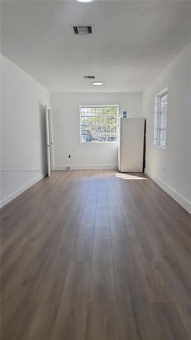 2951 NW 49th St, Miami, FL 33142