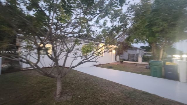 2951 NW 49th St, Miami, FL 33142