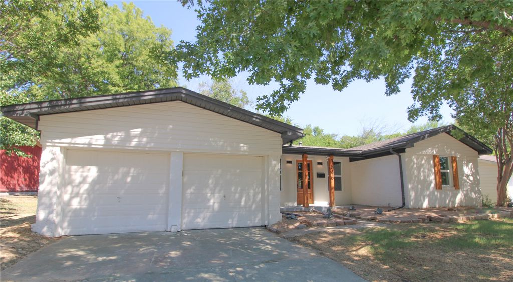 1646 Jackson Street, Grand Prairie, TX 75051