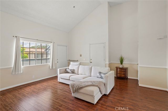 343 W Central J, Monrovia, CA 91016