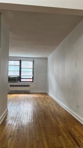 84-01 main street 207, Briarwood, NY 11435