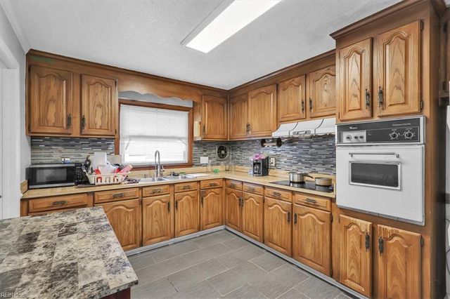 316 Martha Lee DR, Hampton, VA 23666