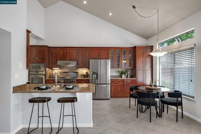 204 Vista Glen Pl, Martinez, CA 94553