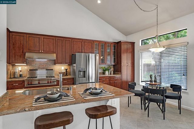204 Vista Glen Pl, Martinez, CA 94553