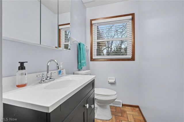 548 Continental Drive B, Salem, OH 44460