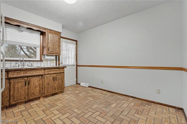 548 Continental Drive B, Salem, OH 44460