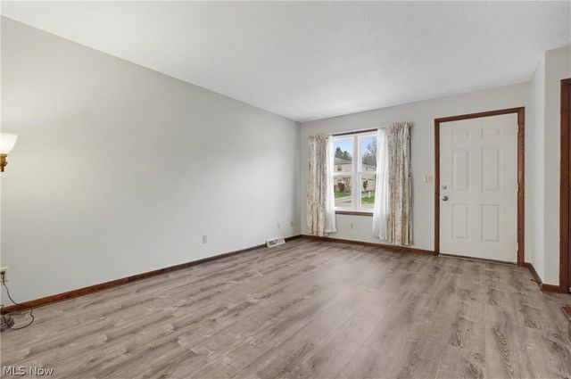 548 Continental Drive B, Salem, OH 44460