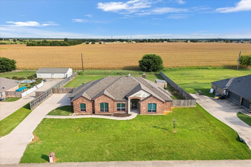 126 Davenport Lane, Waxahachie, TX 75165