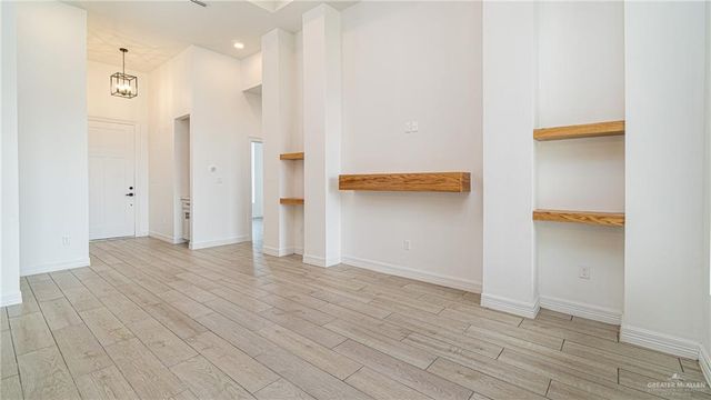 2413 N Gaytan Avenue, Edinburg, TX 78542