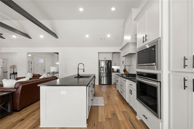 879 Budrio Avenue, Tontitown, AR 72762