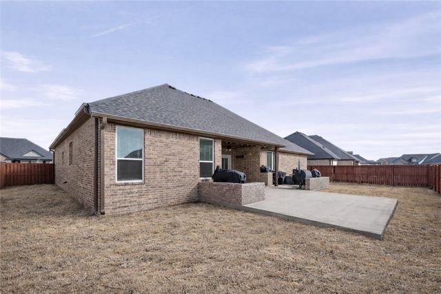 879 Budrio Avenue, Tontitown, AR 72762