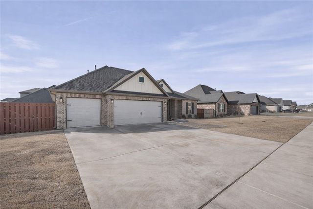 879 Budrio Avenue, Tontitown, AR 72762